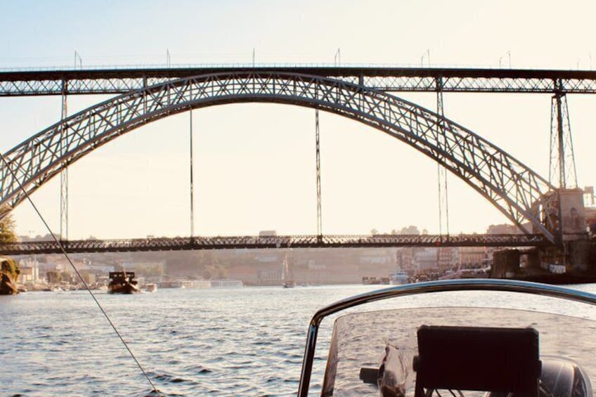 Porto: Douro River Boat Cruise with Port Wine and Snacks 4