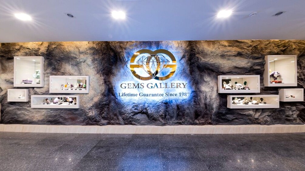Bangkok: 2 Temple Tour (Golden Buddha + Marble Temple) + Gems Gallery 5