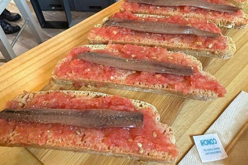 Visit and Gastronomic Experience of the Santoña Anchovy Factory 4