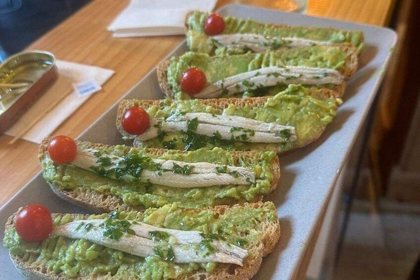 Visit and Gastronomic Experience of the Santoña Anchovy Factory 3