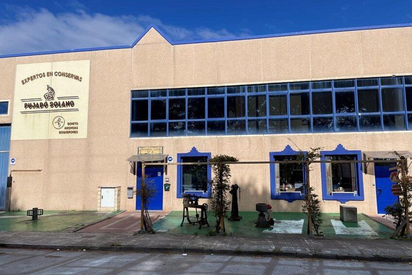 Visit and Gastronomic Experience of the Santoña Anchovy Factory 1