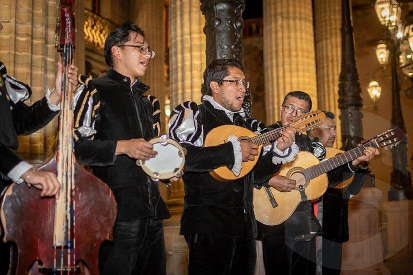 Street party with the Estudiantina of Guanajuato 5