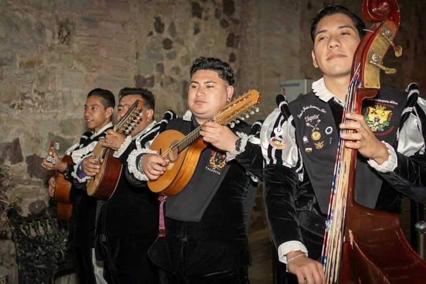 Street party with the Estudiantina of Guanajuato 1