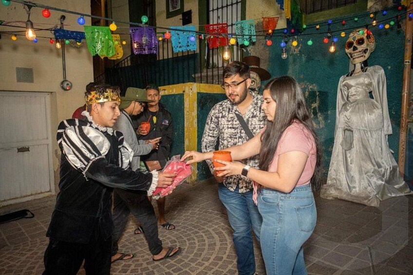 Street party with the Estudiantina of Guanajuato 3