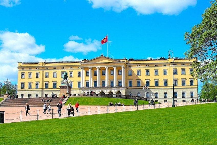 Central Oslo Guided Walking Tour with Local Guide 2