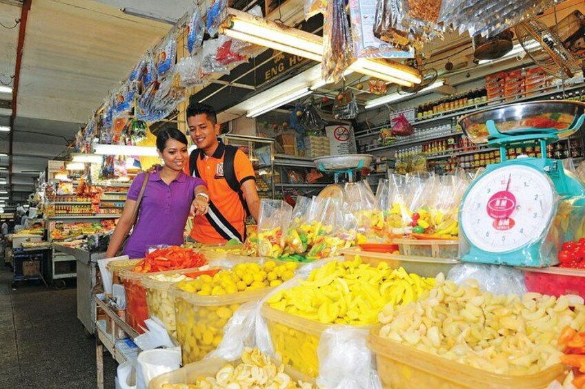 A market with various food items on display, including fruits and vegetables. 1