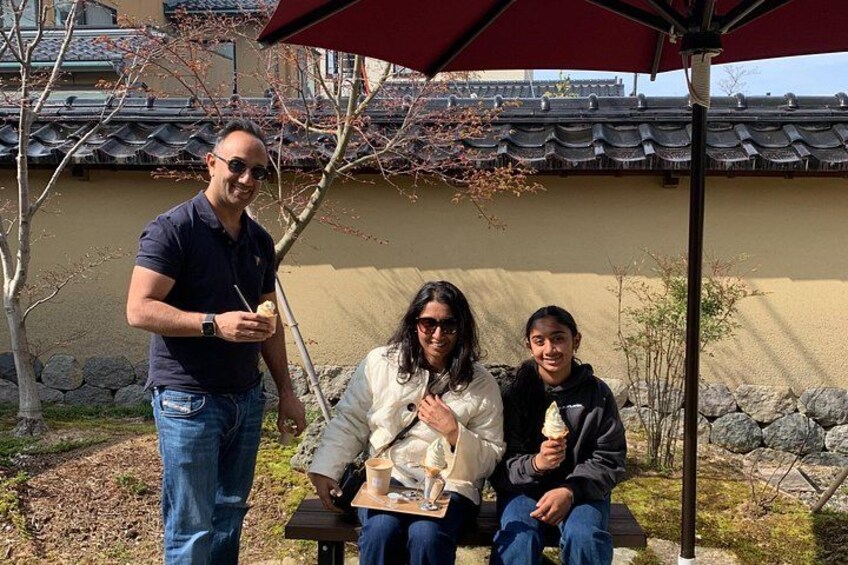 Appreciate Kanazawa golden leaf on ice cream (own expenses) at Samurai District 4