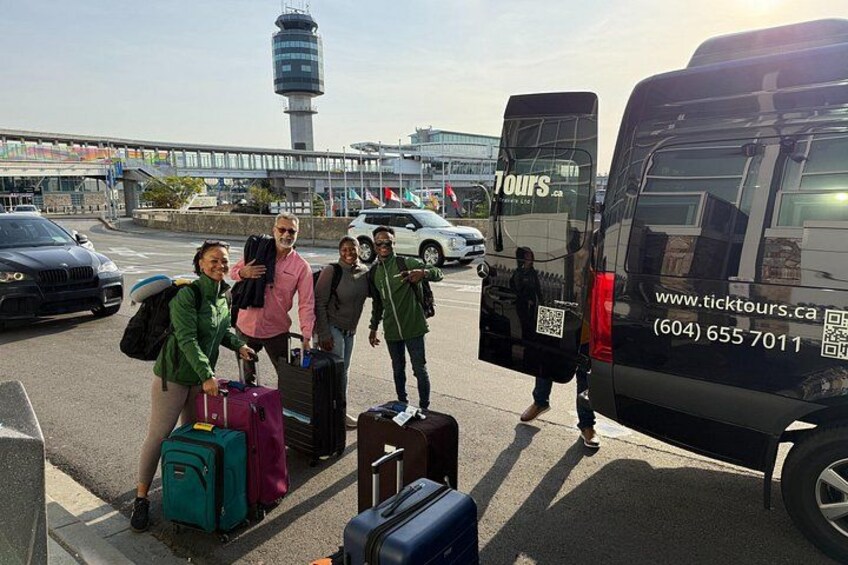 Private Guided Grand City Tour in Vancouver with your luggage 3