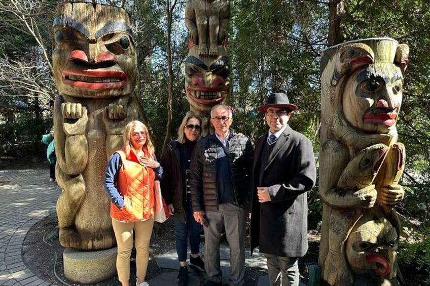 Private Guided Grand City Tour in Vancouver with your luggage 2