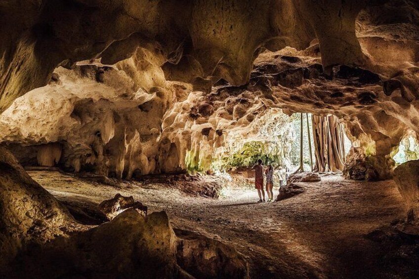 Grand Cayman: Stingray City, Starfish Point & Crystal Caves 3
