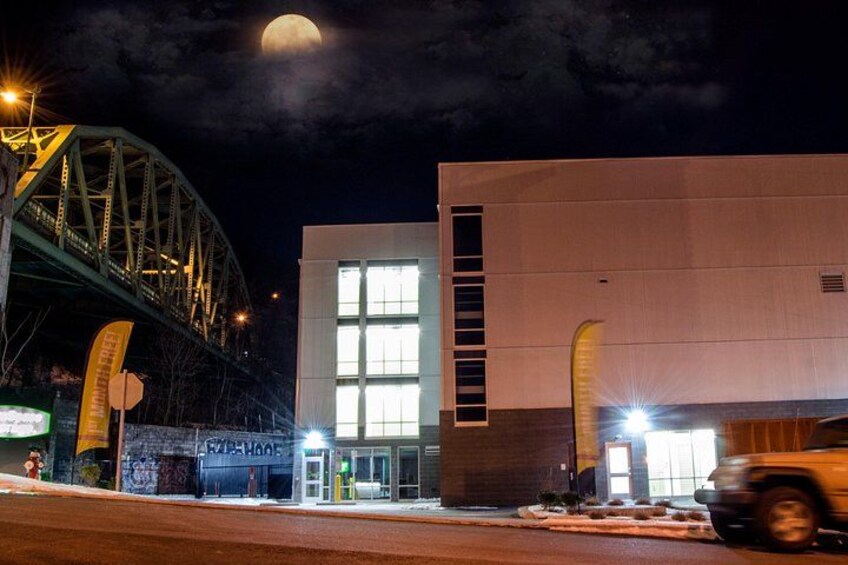 Ghosts and legends intertwine in a chilling narrative that unfolds on this guided tour. 3