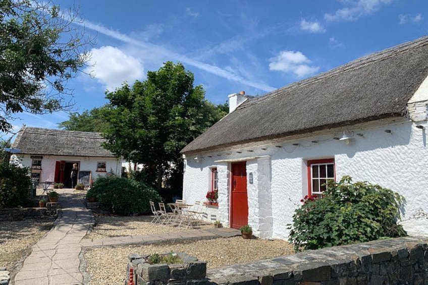 Thatched Cottage in Donegal.
Great place for a lunch stop. 1
