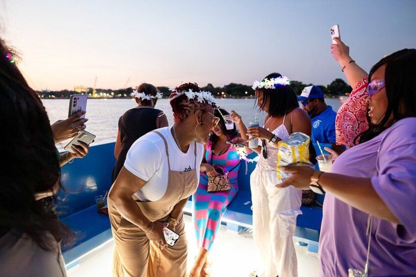 Washington DC Party Yacht Open Bar Cruise on the Potomac 4