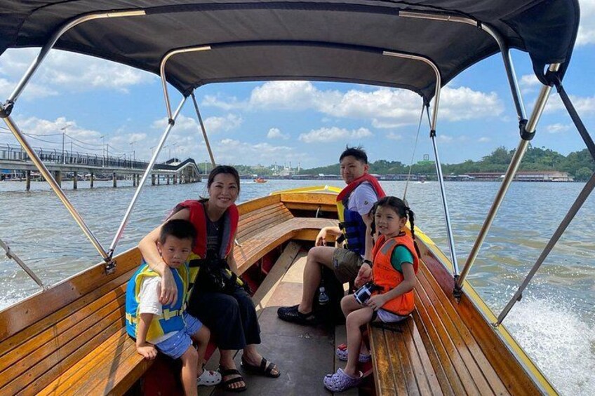 Private Bandar Delight and Water Village Tour 2
