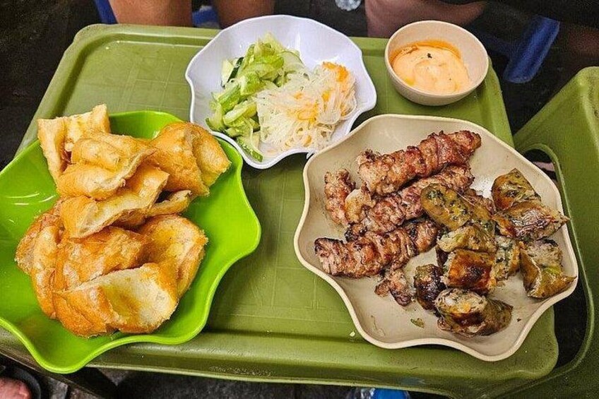 Hanoi Walking Street Food Tour with Train Street 2