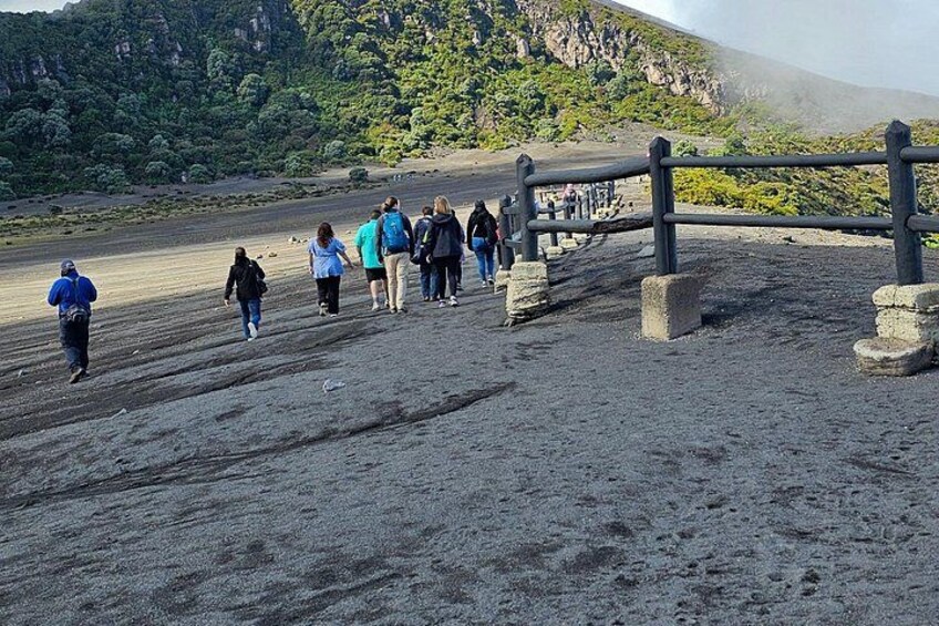 Walk around Irazú Volcano 2