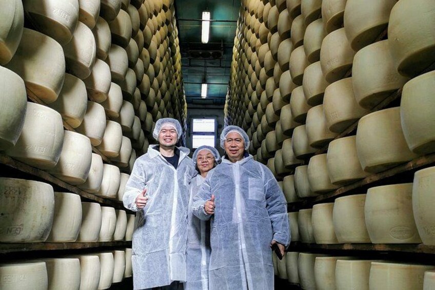 Parmigiano, Prosciutto and Traditional balsamic Tour from Bologna 4