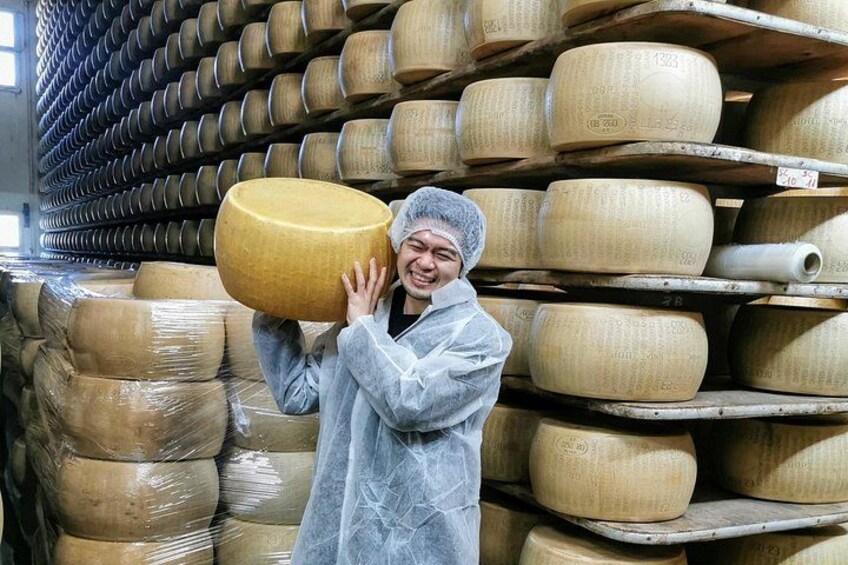 Parmigiano, Prosciutto and Traditional balsamic Tour from Bologna 3
