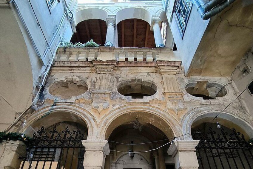 Bari Underground with archaeologist 3