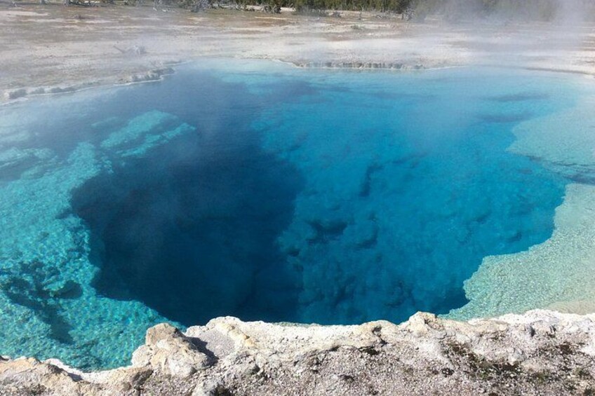 Full Day Yellowstone National Park Tour with lunch included 2