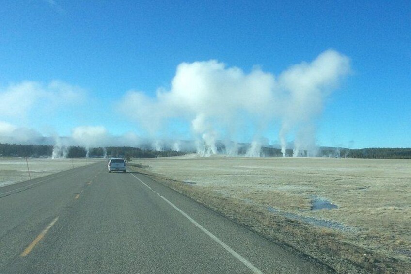 Full Day Yellowstone National Park Tour with lunch included 4