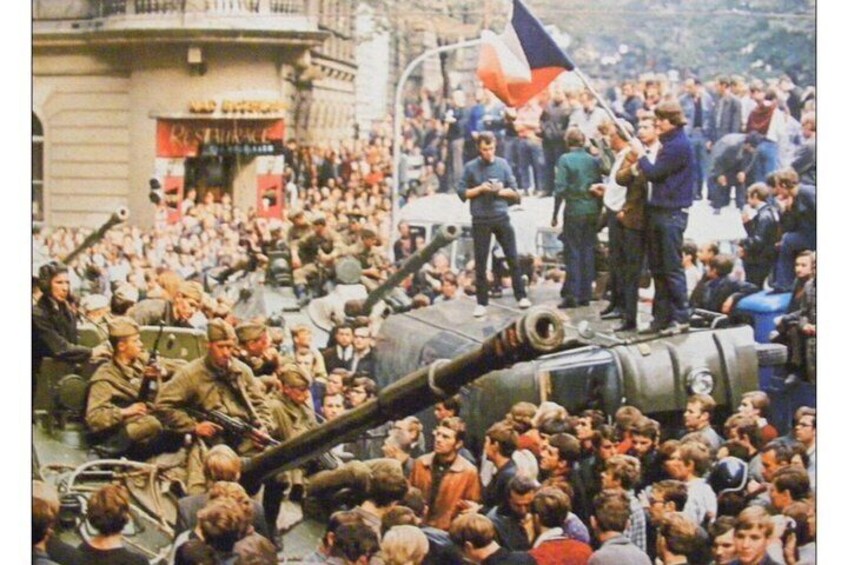 Walking Tour New Town of Prague, WWII & Communism (Tip-based) 2