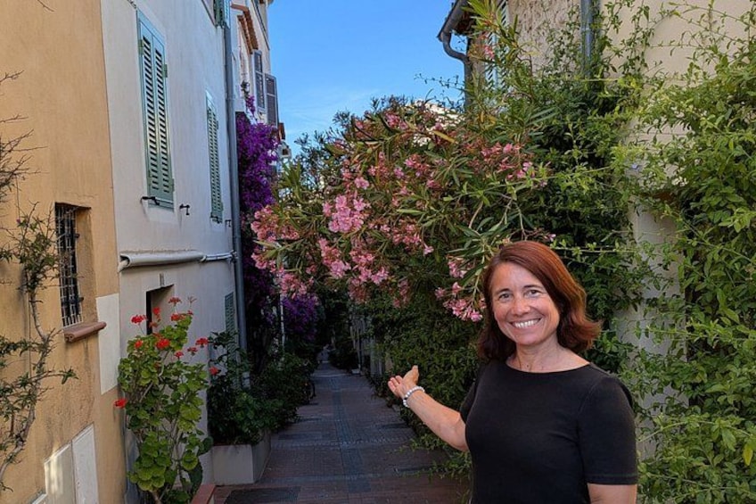 2 Hour Walking Tour in the Old Town of Antibes 1