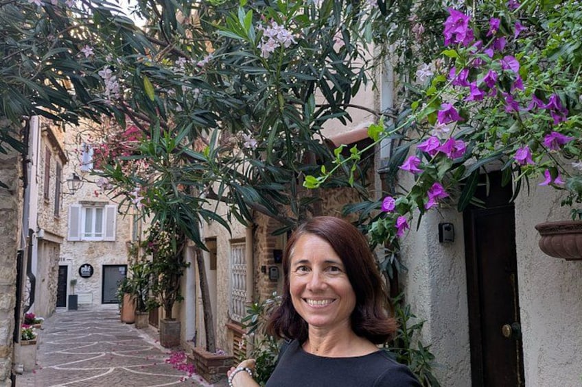 2 Hour Walking Tour in the Old Town of Antibes 2