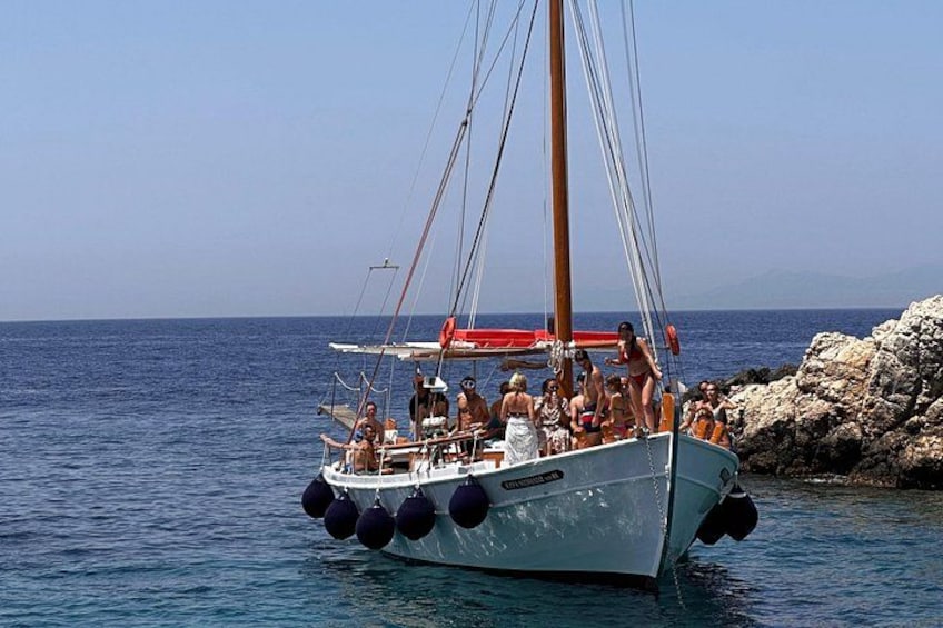 Daily Boat Trip Antiparos & Despotico 2