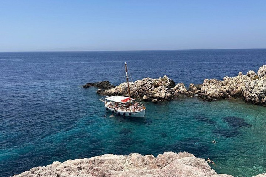 Daily Boat Trip Antiparos & Despotico 2