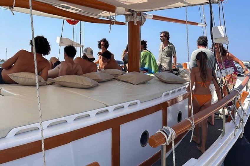 Daily Boat Trip Antiparos & Despotico 2