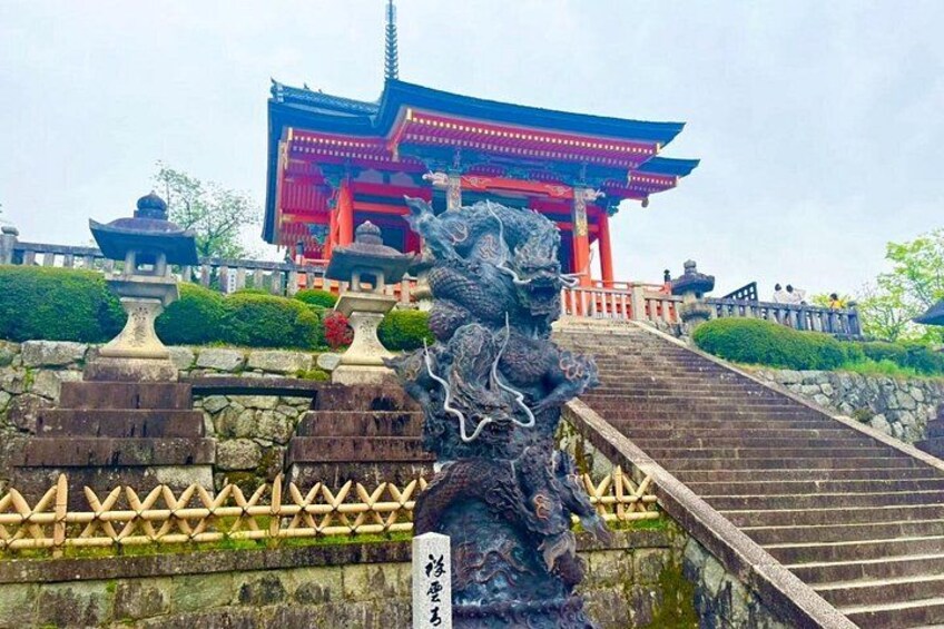 Bronze statue of a dragon 5