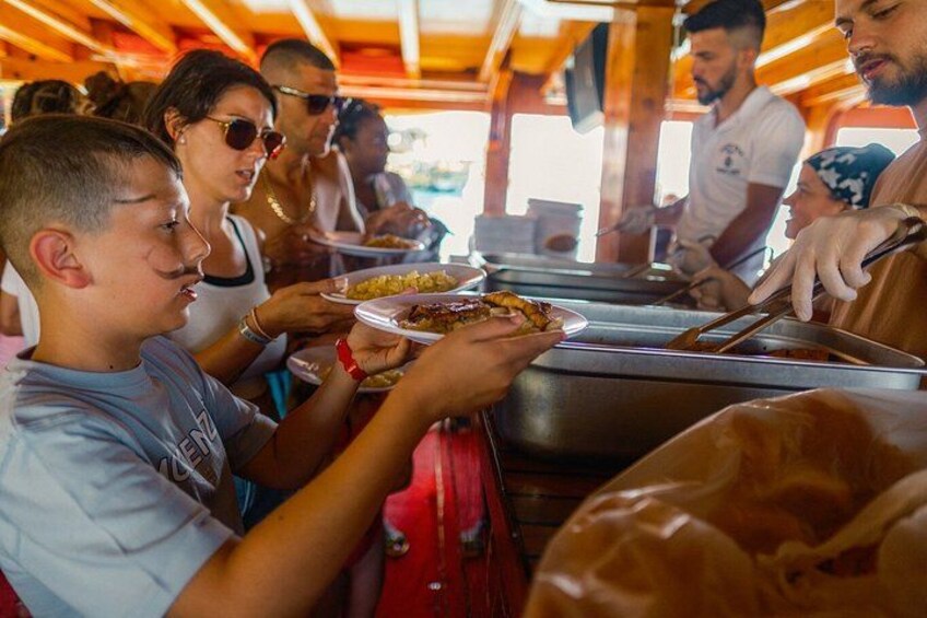 Alanya Pirate Boat with Beverages, Food, and Optional Transfer 4