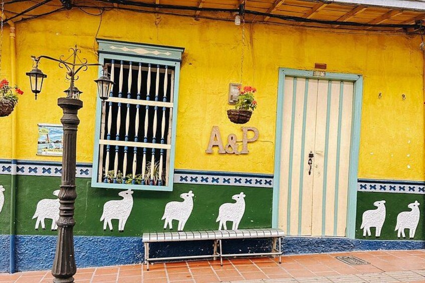 Explore & immerse in GuataPeñol: Past, Present and Local Culture 3