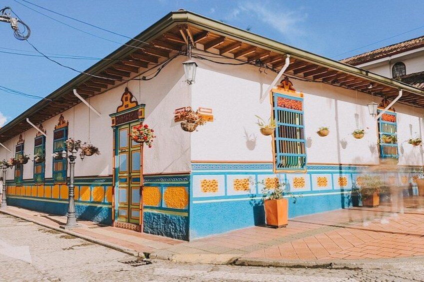 Explore & immerse in GuataPeñol: Past, Present and Local Culture 4
