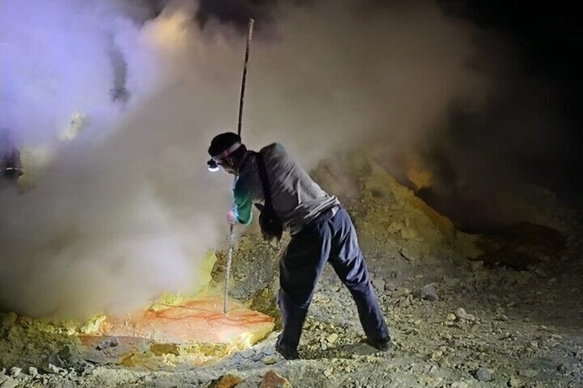 From Banyuwangi or Bali Sunrise Ijen Vulcano Hiking All Inclusive 2