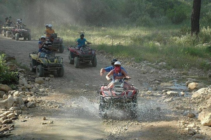 Off-road vehicles on a rocky path with water splashing. 4
