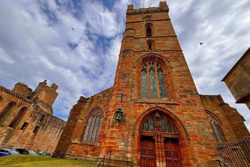 Opposite Linlithgow Palace lies the magnificent St. Michael's Parish Church, adding to the regal charm of the surroundings. 4