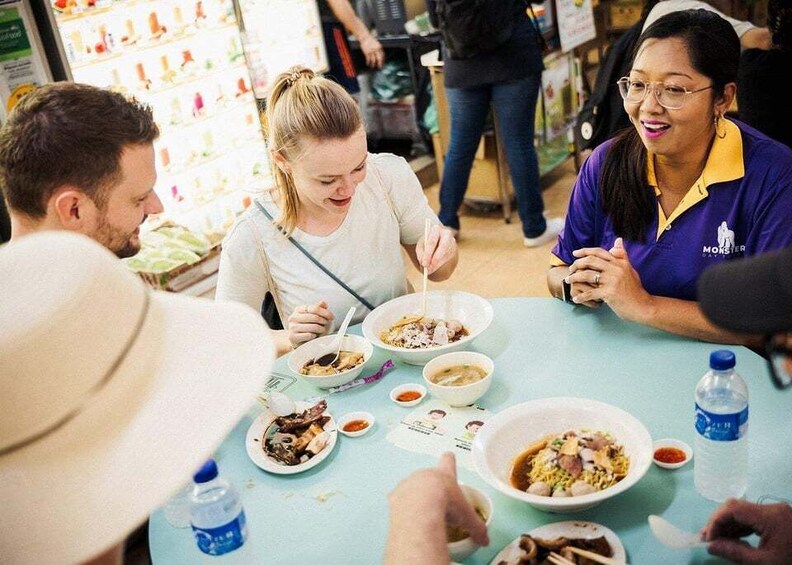 Singapore: Local Hawker Food Tour with 9 tastings 1