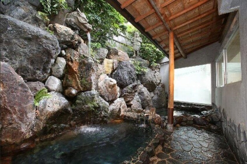 Tattoo-Friendly Japanese Bathing Culture Tour at Funaoka Onsen 1