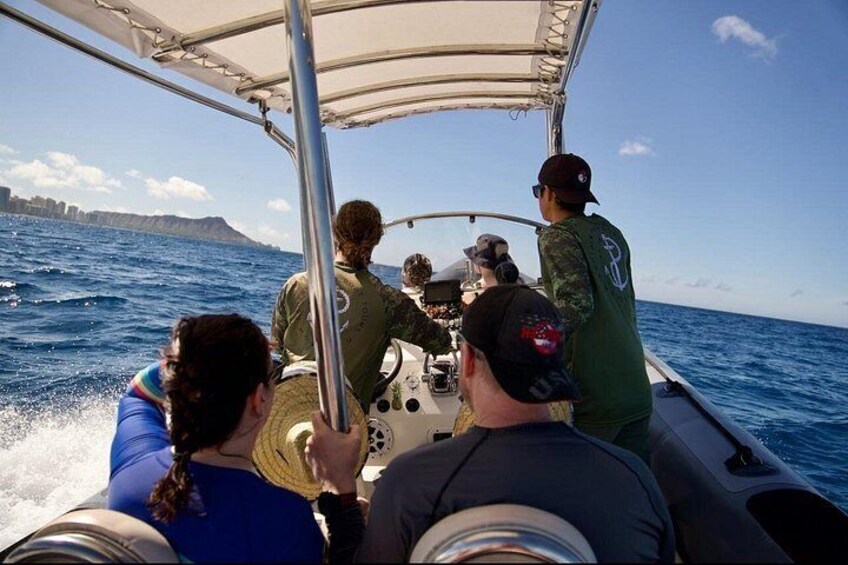 Experience the best Honolulu snorkeling with guided tours to vibrant coral reefs and marine life, perfect for all skill levels. 5