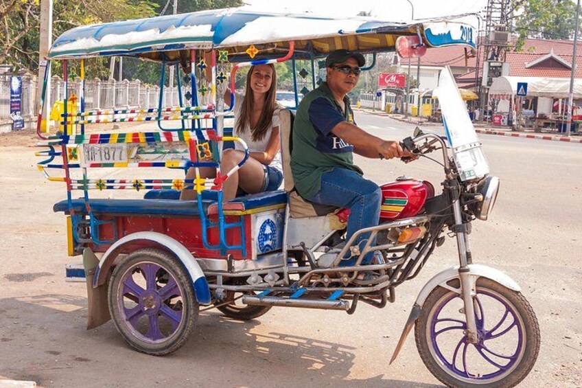 Tuk tuk Vientiane_BCfamilyTour.com 1