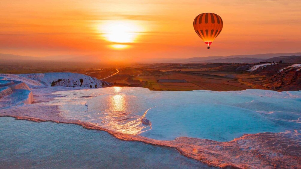 Picture 11 for Activity From Marmaris: Pamukkale Evening Tour with Transfer & Dinner 3