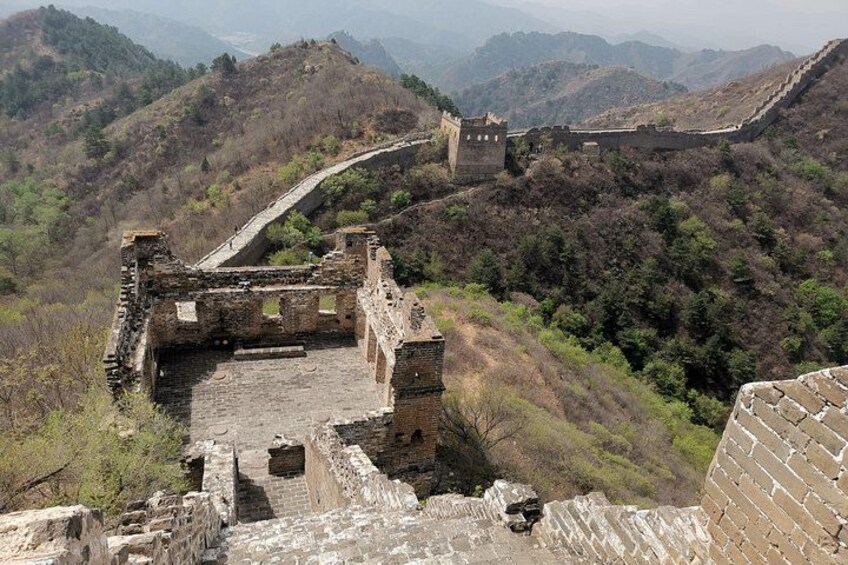 La Grande Muraille de Chine, des vestiges antiques et un paysage montagneux. 3