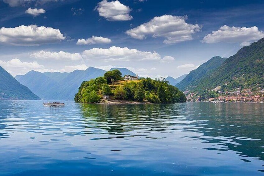 Shared boat tour of Lake Como in Varenna 5