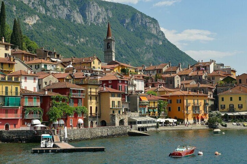 Shared boat tour of Lake Como in Varenna 1