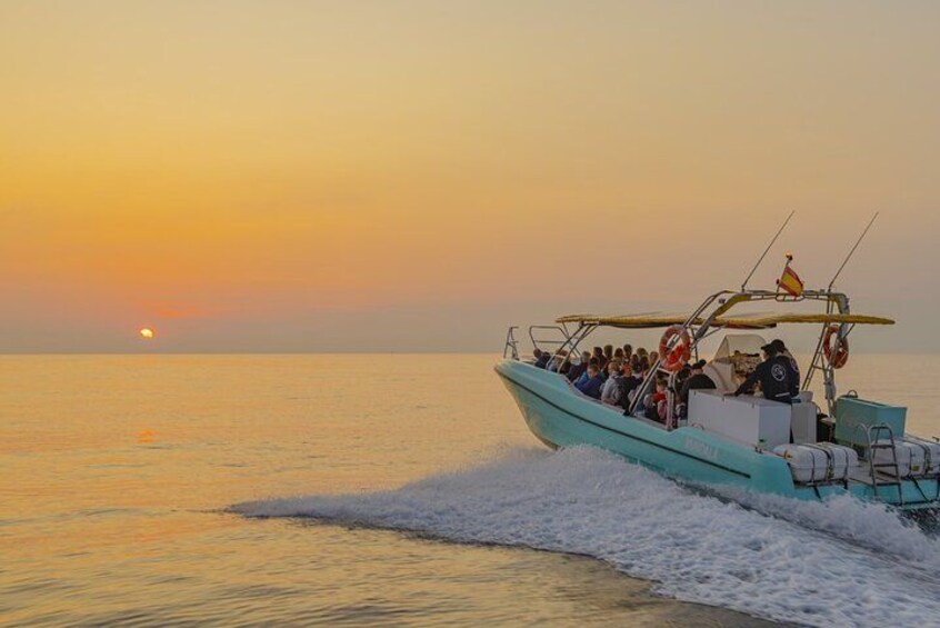 A boat with passengers at sunset. 2