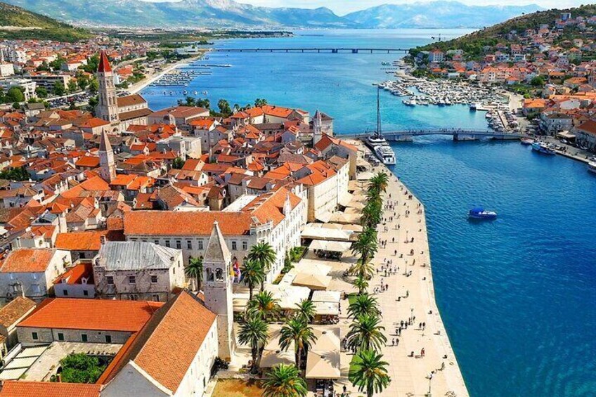 A coastal city with a historic center, a waterfront promenade, and a bridge connecting two parts of the city. 2
