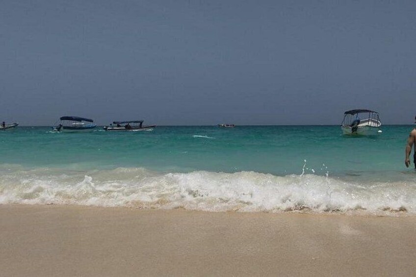 Tour of Islas del Rosario and BARÙ white beach 4