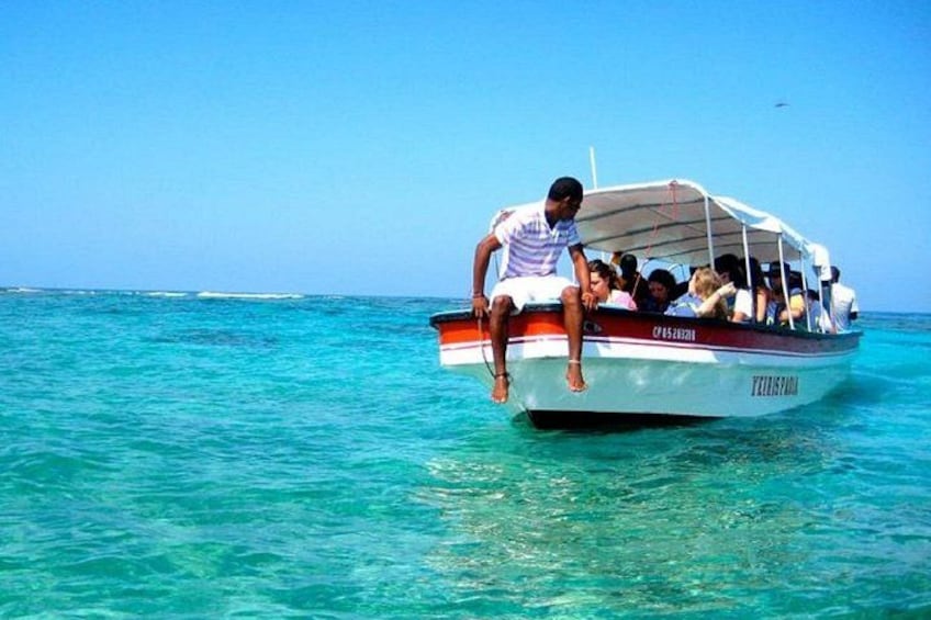 Tour of Islas del Rosario and BARÙ white beach 1